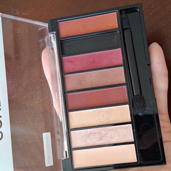 Makeup Bundle - Picture 7 of 7